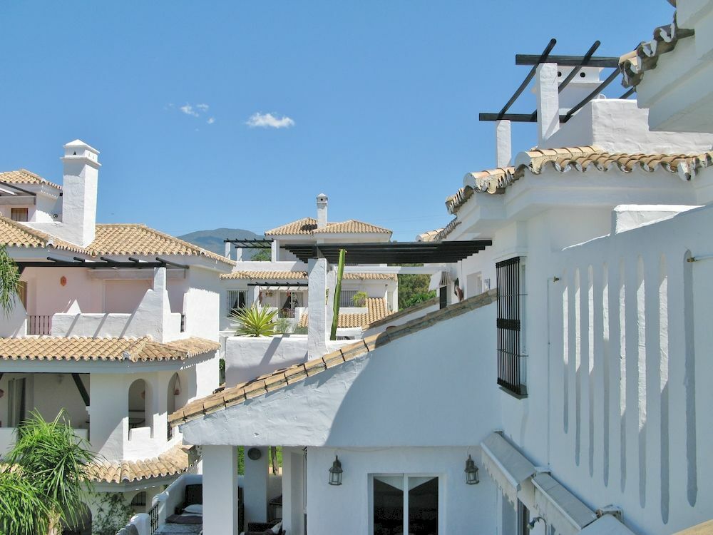 Apartamentos Y Casas Serinamar Marbella El Ángel المظهر الخارجي الصورة