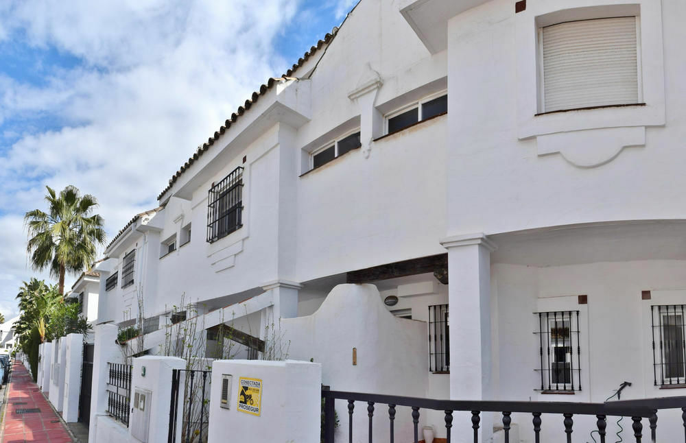 Apartamentos Y Casas Serinamar Marbella El Ángel المظهر الخارجي الصورة